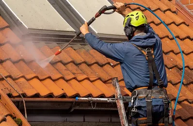 Démoussage et hydrofuge de toiture à Jouqueviel